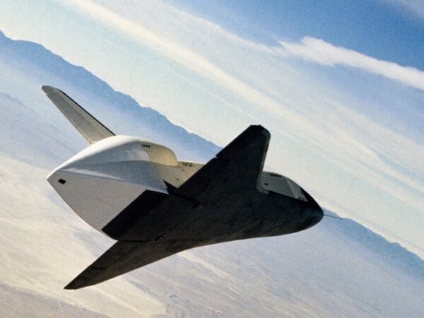 The Space Shuttle Enterprise during the Approach/Landing Tests (photo: Nasa Image and video library).