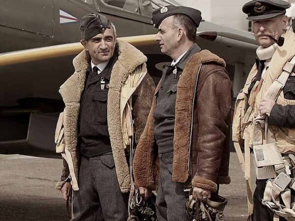 Spitfire Pilots at the Flying Legends Show (cc Tim Felce / Wikimedia)