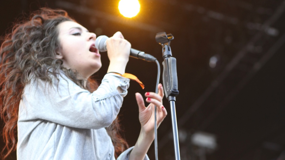 Charli XCX (cc Flickr / Anna Hanks)