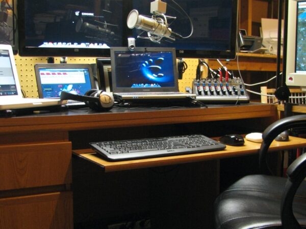 Podcast Studio (photo: cc Flickr / Steve & Seawn Eggleston)