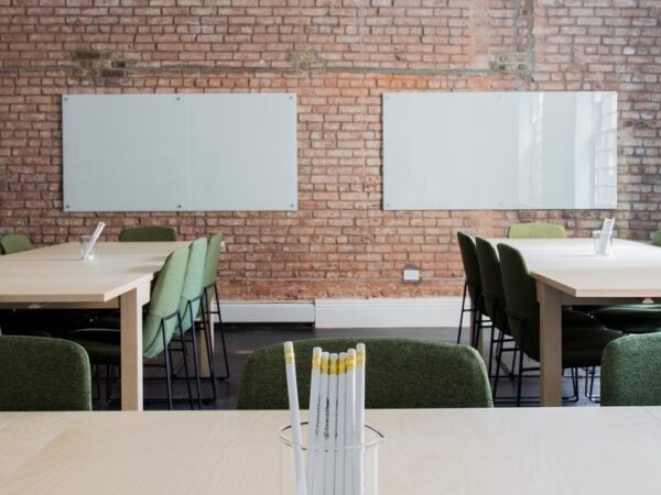 An empty classroom to learn in (photo: Pixaby)