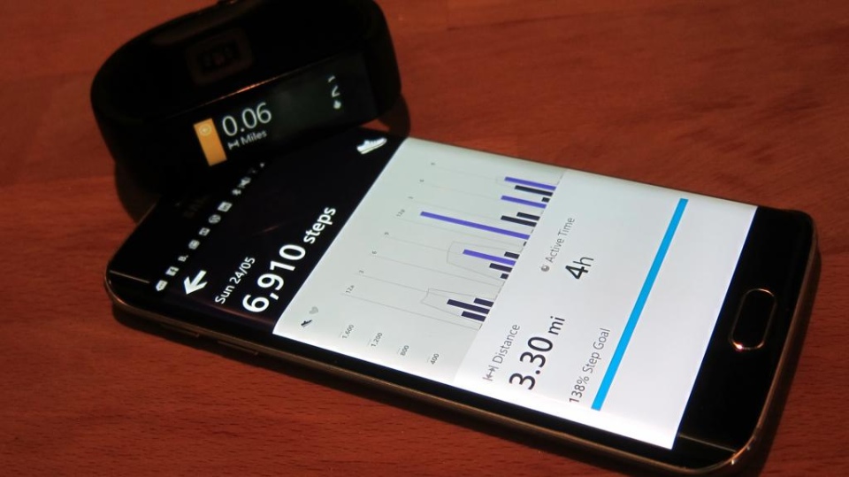 Microsoft Band and Android App (image: Ewan Spence)